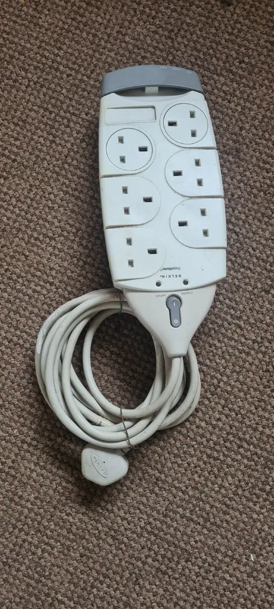 Belkin surge master protected and earthed 6 x sock