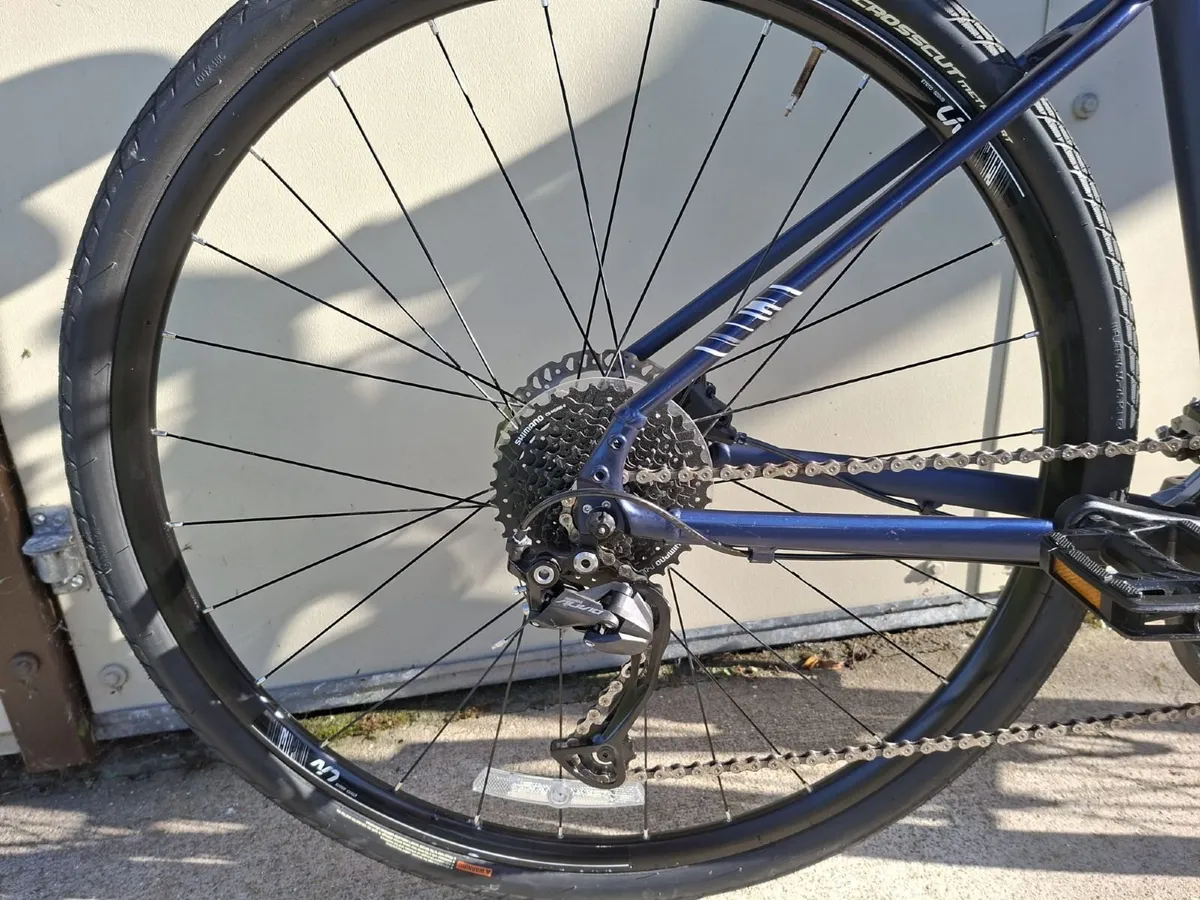 Liv hybrid ladies bike size small - Image 3