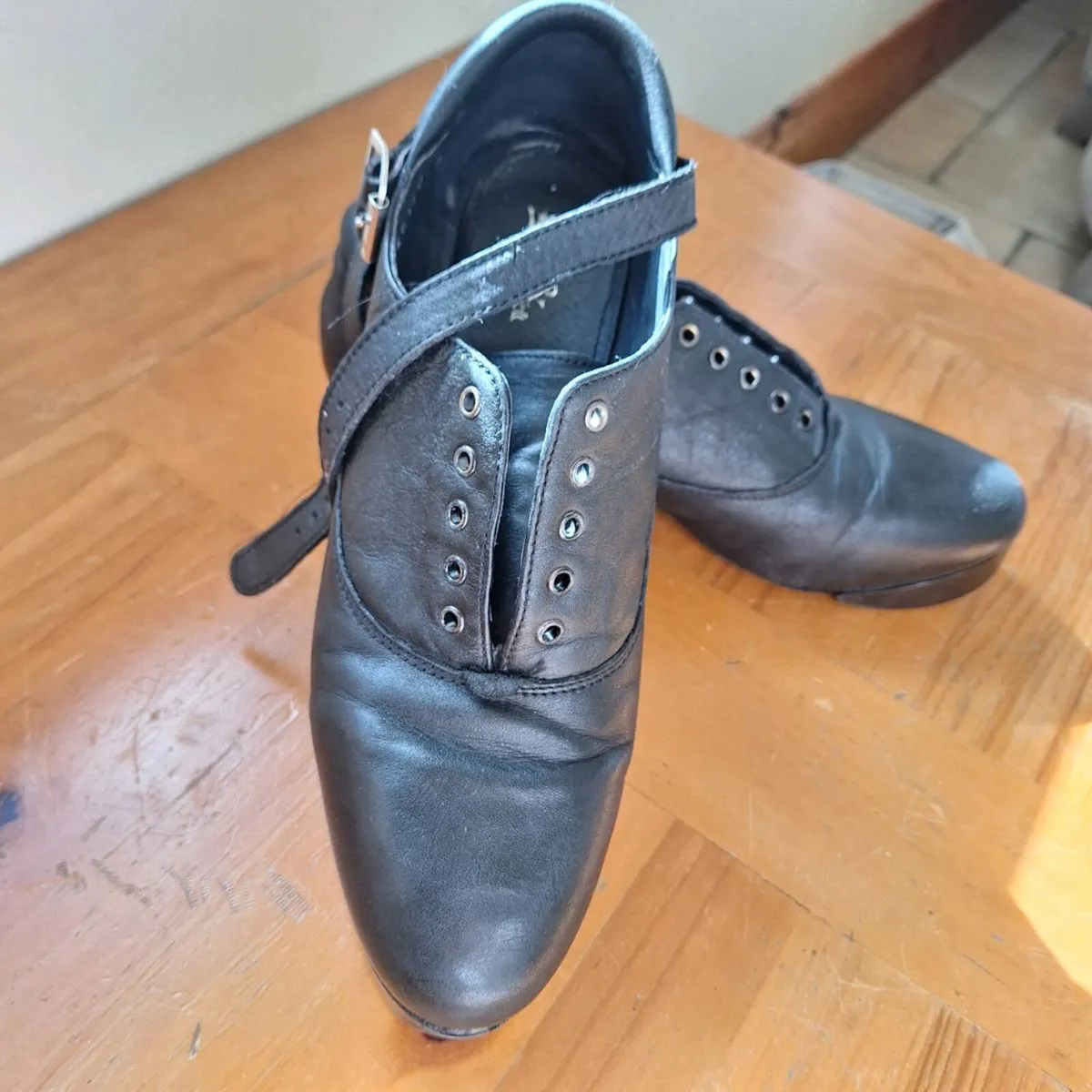 Size 7 Irish dance heavy shoe - Image 1