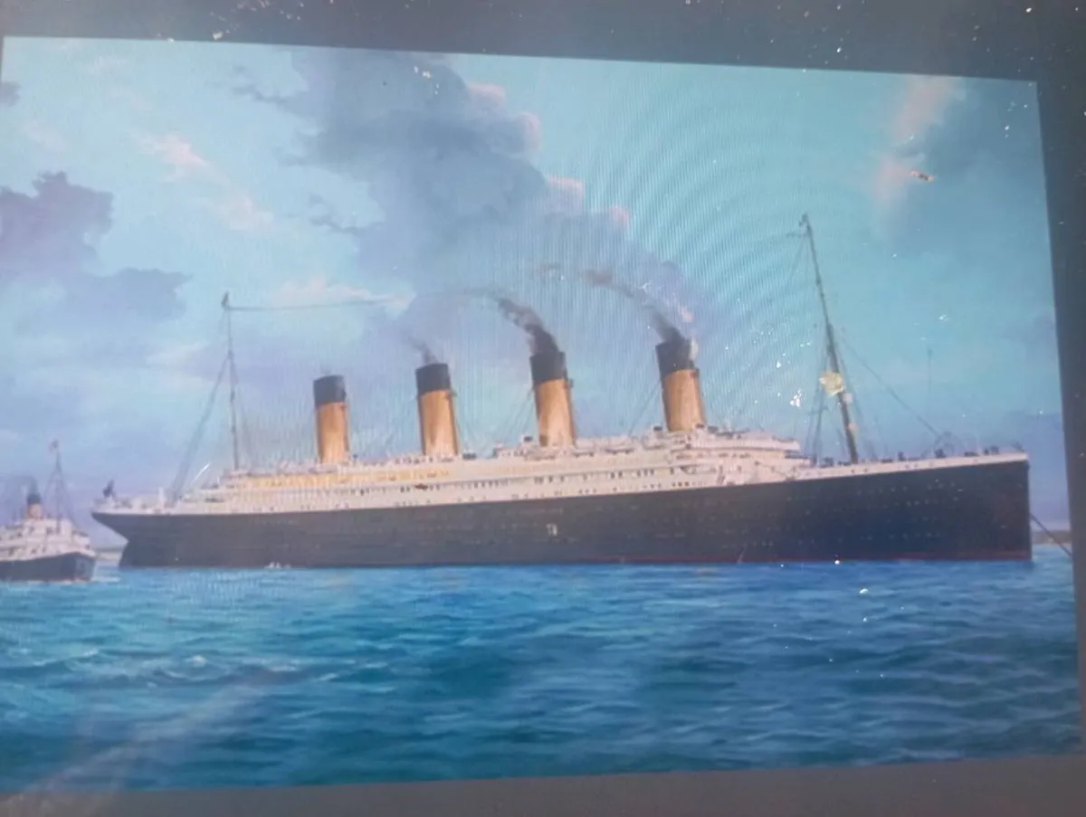 1/200 TRUMPETER RMS OCEAN LINER WITH LED LIGHTS - Image 2