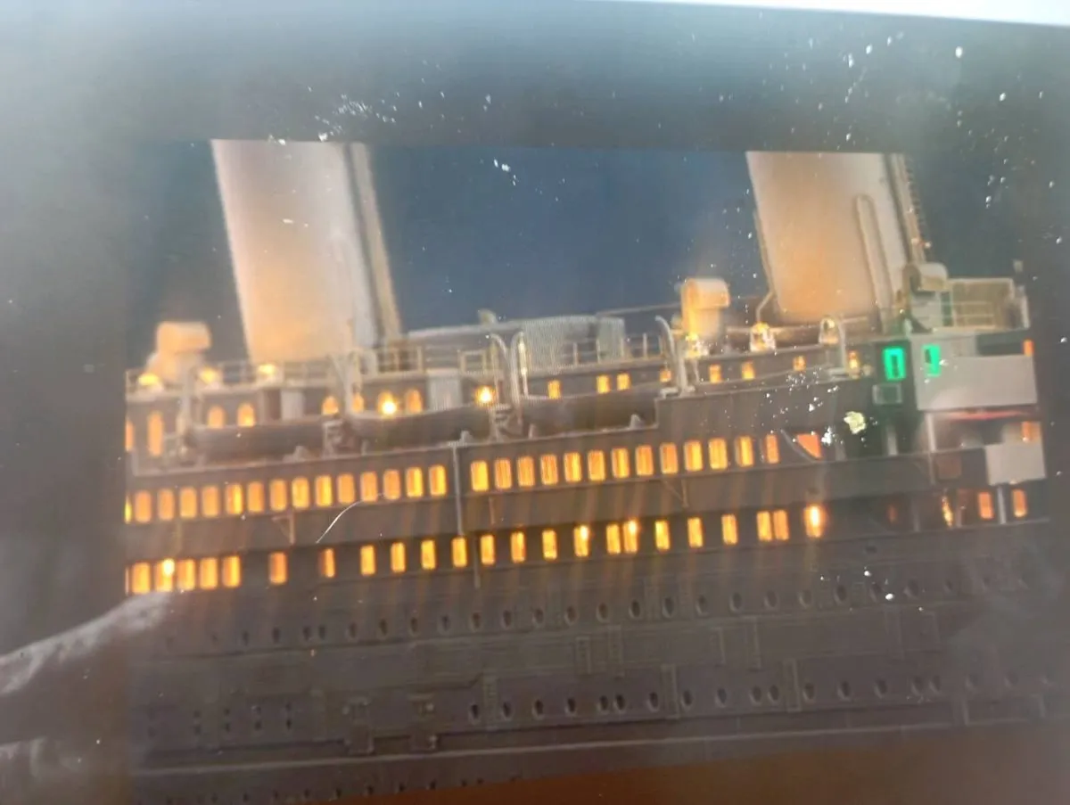 1/200 TRUMPETER RMS OCEAN LINER WITH LED LIGHTS - Image 3
