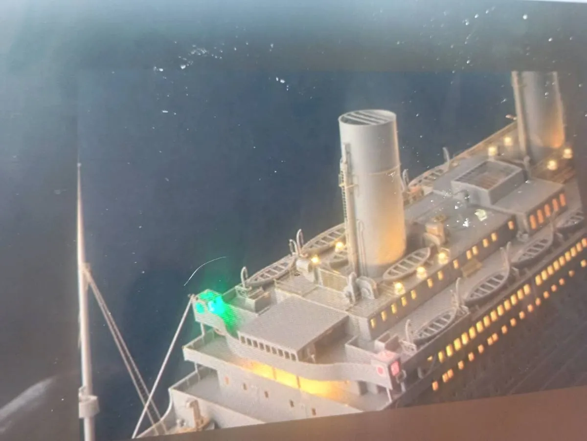 1/200 TRUMPETER RMS OCEAN LINER WITH LED LIGHTS - Image 4
