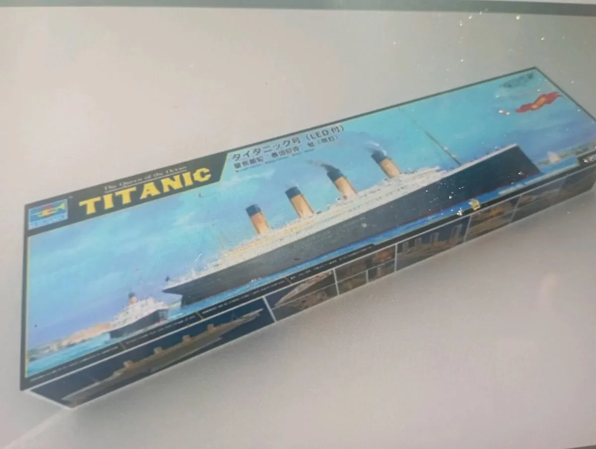 1/200 TRUMPETER RMS OCEAN LINER WITH LED LIGHTS - Image 1