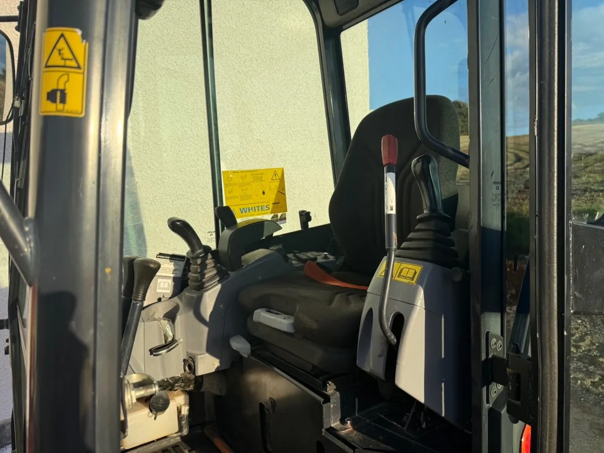 2020 Kubota U27-4 - Image 4