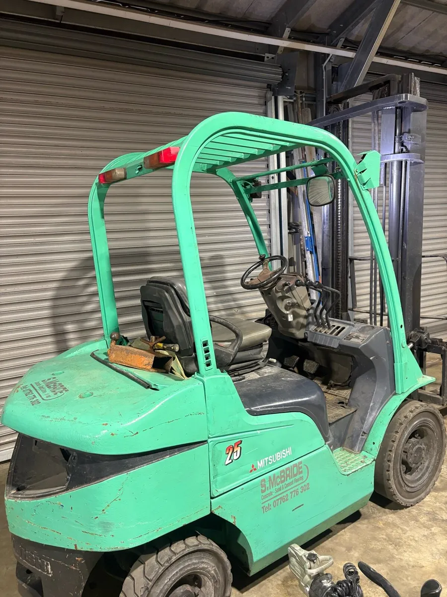 2.5t forklift - Image 1