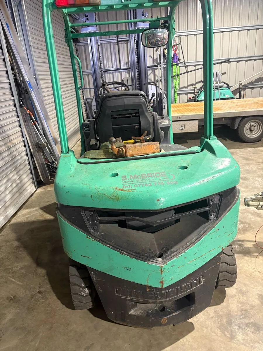 2.5t forklift - Image 2