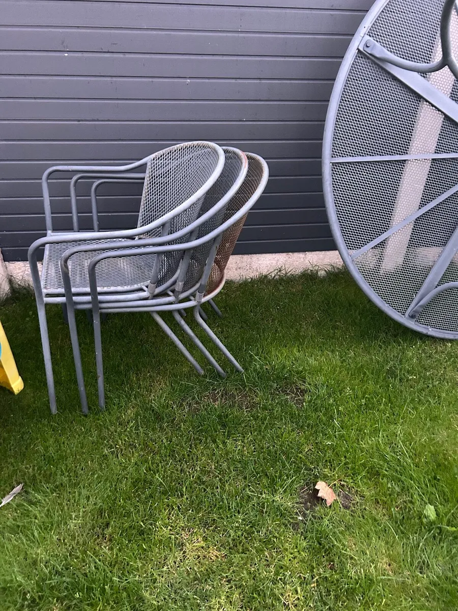 Garden table - Image 2
