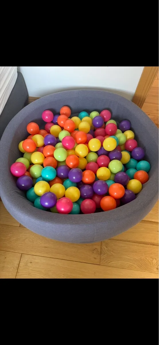 KiddyMoon Ball Pit with 200 Balls - Image 1