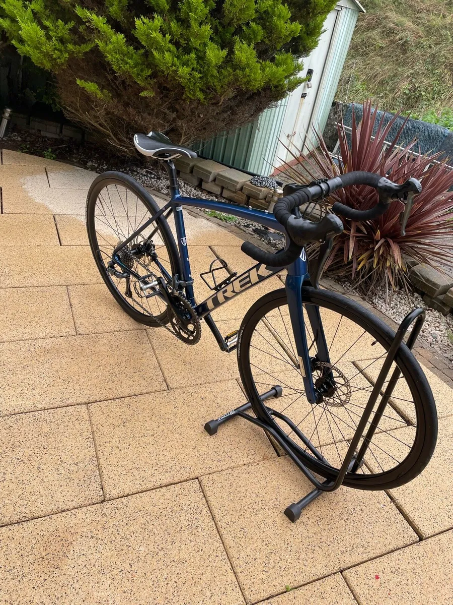 Trek Domane AL2 disc road bike - Image 1