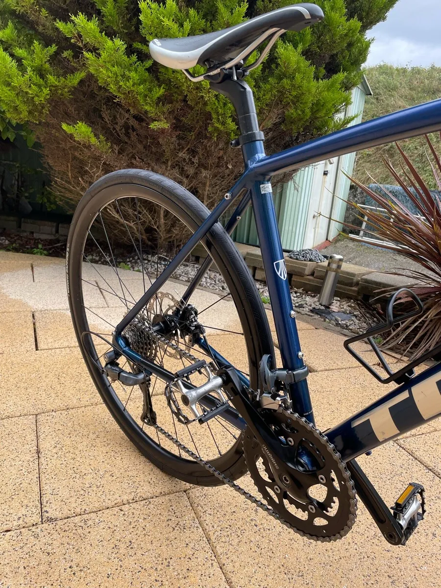 Trek Domane AL2 disc road bike - Image 4