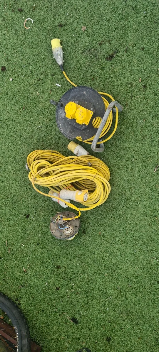 50 Meters of 110 cable and work lights 50 euro for - Image 3