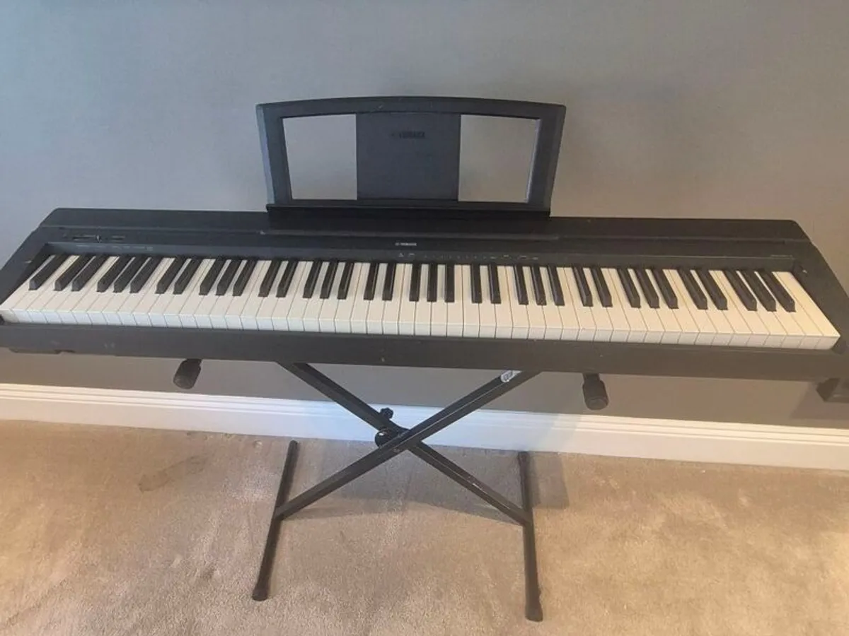 Yamaha P-35 Weighted Keyboard and Stand - Image 1