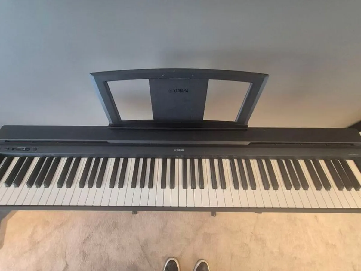Yamaha P-35 Weighted Keyboard and Stand - Image 2