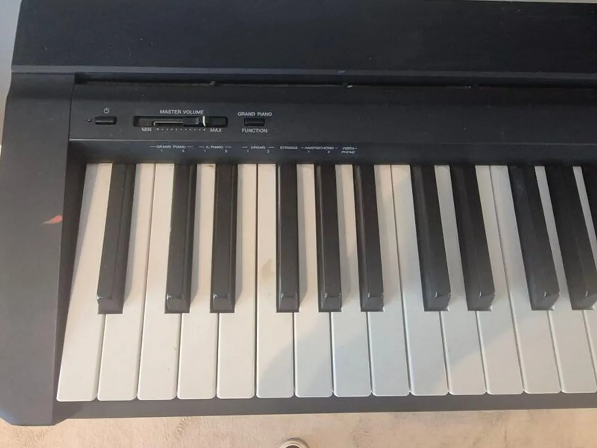 Yamaha P-35 Weighted Keyboard and Stand - Image 3