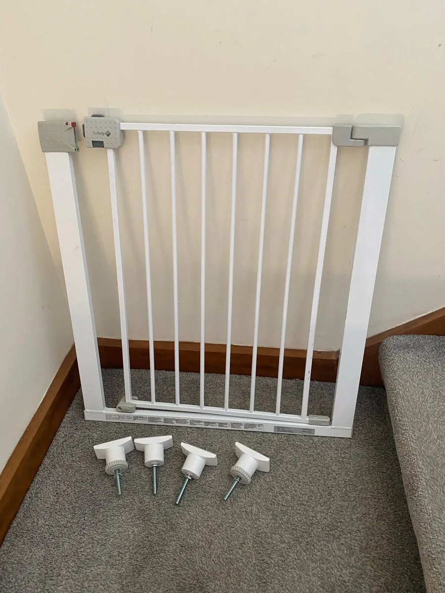 Stair gate with wall nanny extensions - Image 4