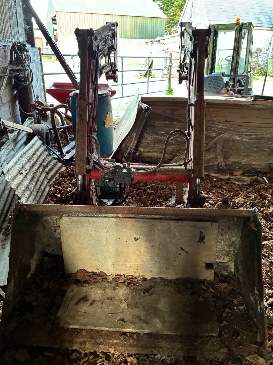 Massey Ferguson 896 Loader - Image 3