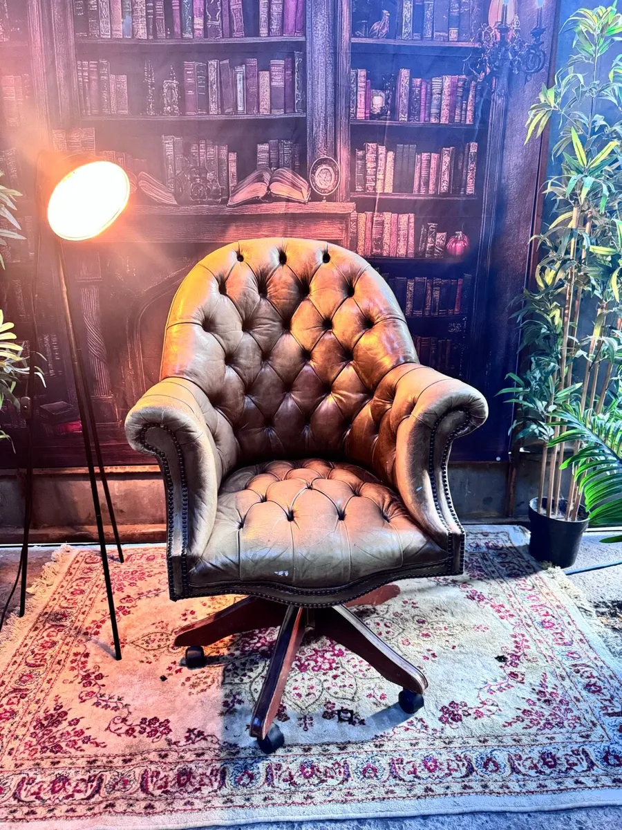 Antique chesterfield director chair - Image 1
