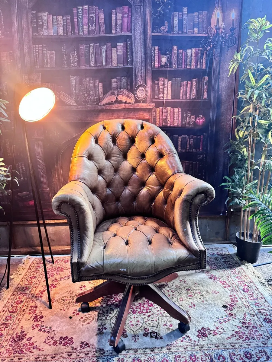 Antique chesterfield director chair - Image 2
