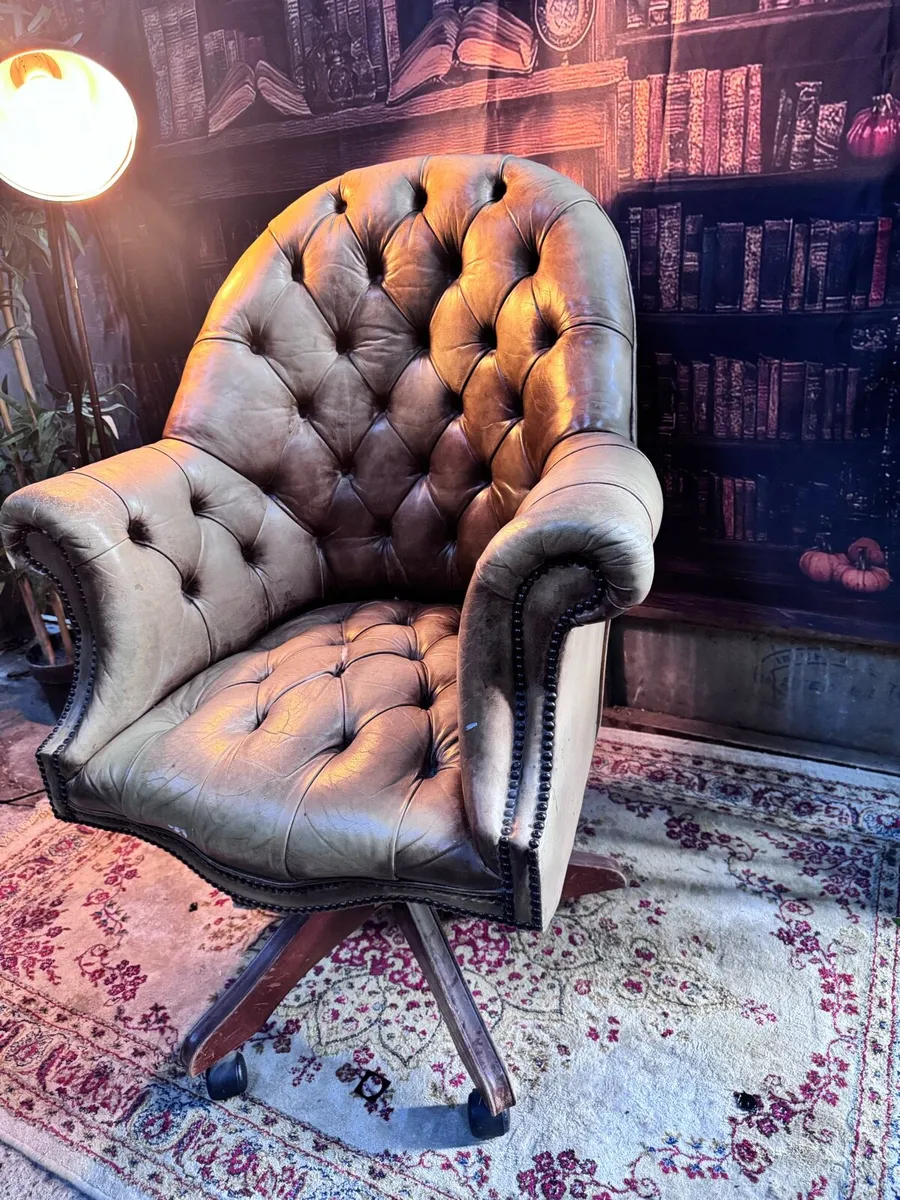 Antique chesterfield director chair - Image 4