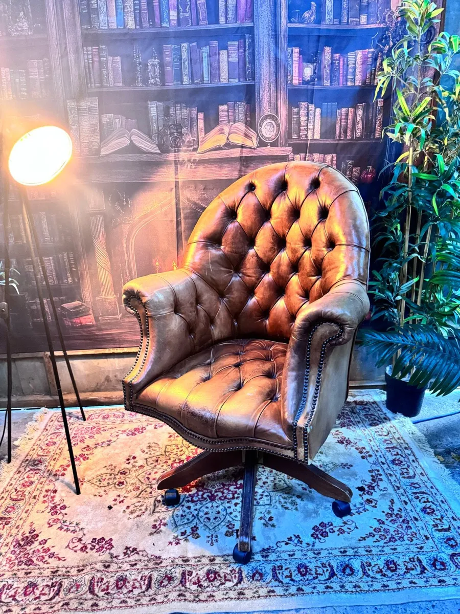 Antique chesterfield director desk chair - Image 1