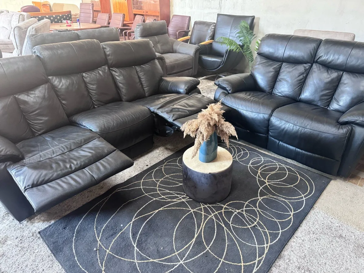 Chateau dAx 3-2 seater recliner suite - Image 1