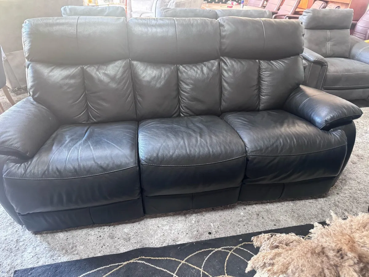 Chateau dAx 3-2 seater recliner suite - Image 4