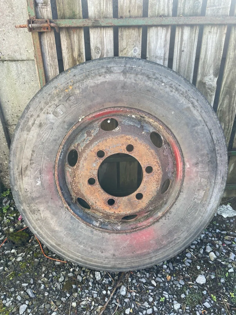 4 235/17.5 6 stud wheels - Image 2