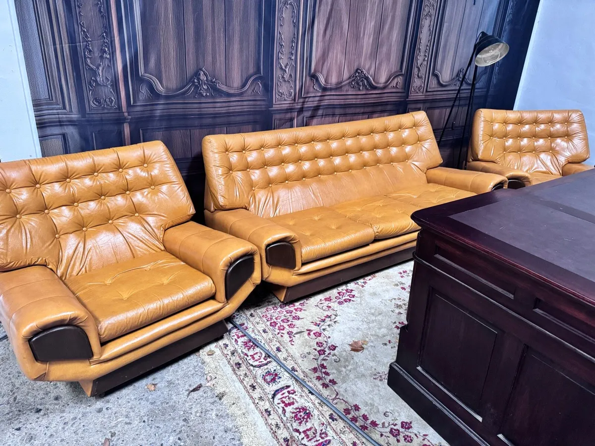 Antique 3-1-1 seater suite - Image 1