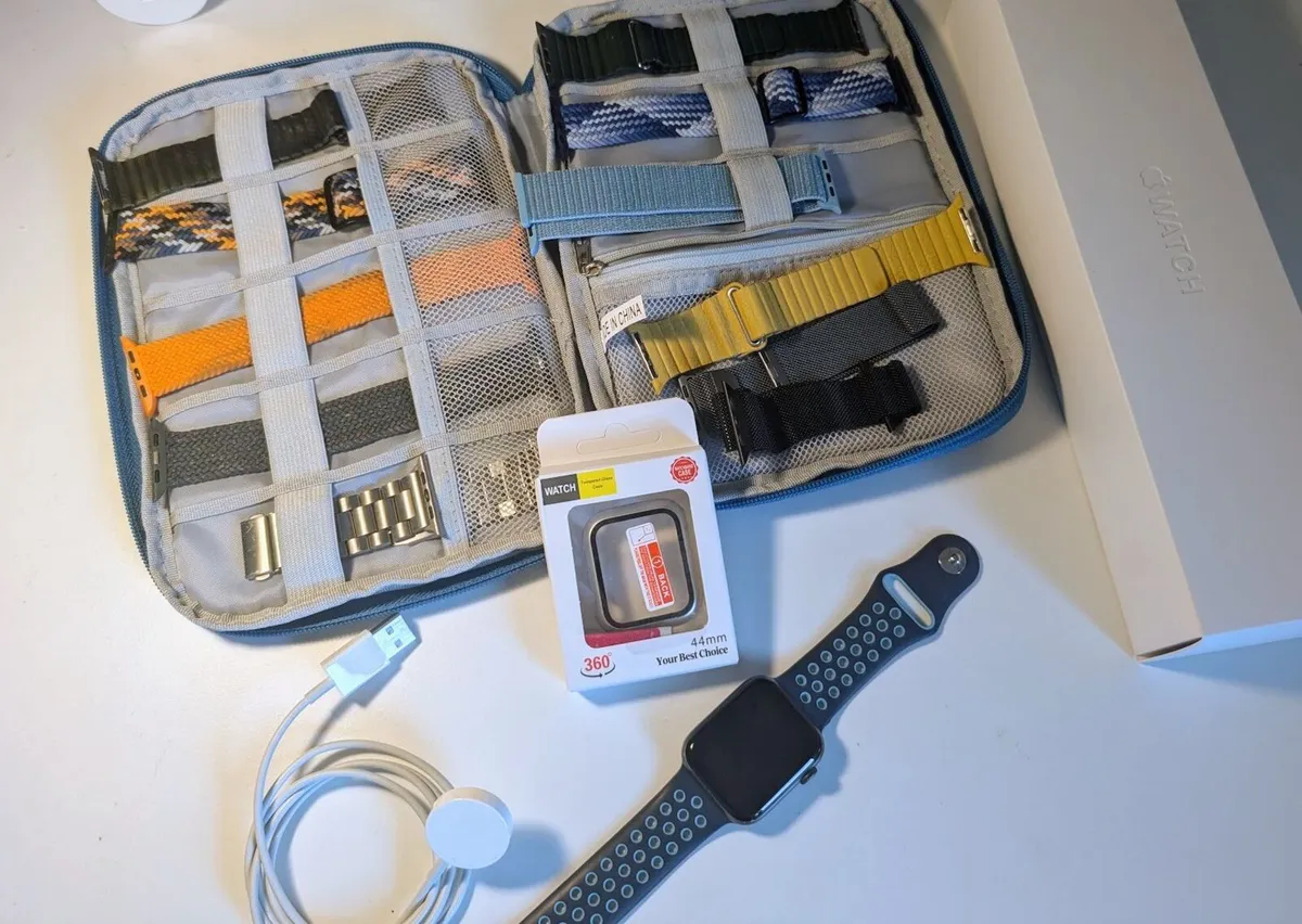 Apple Watch Series 5 w/accessories - Image 2