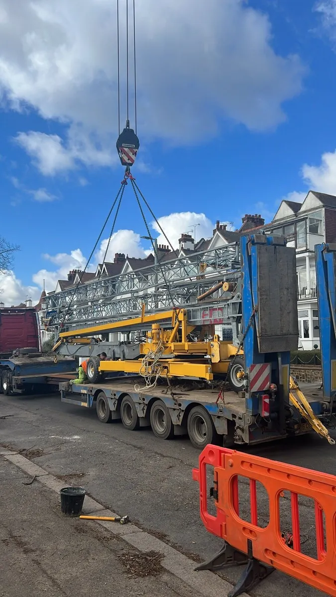 Self erecting tower crane - Image 1
