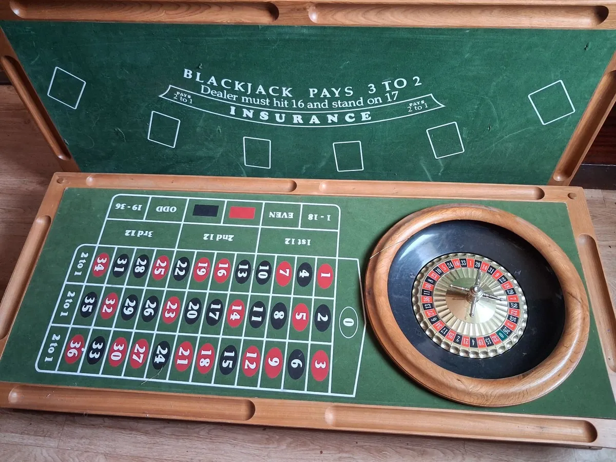 Roulette table - Image 1