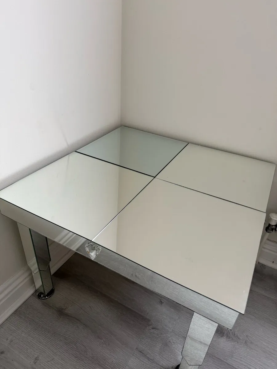 Square glass table - Image 2