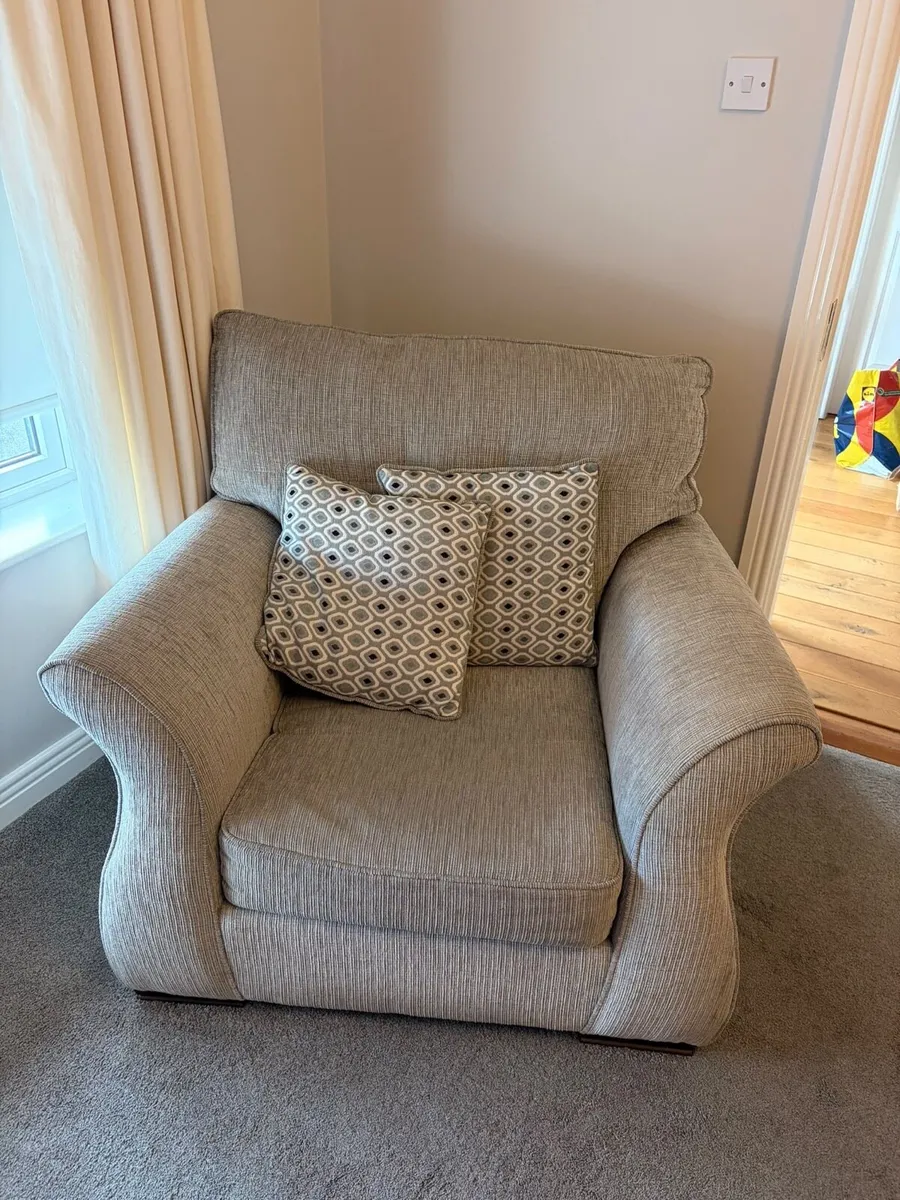 Couch and arm chair - Image 2