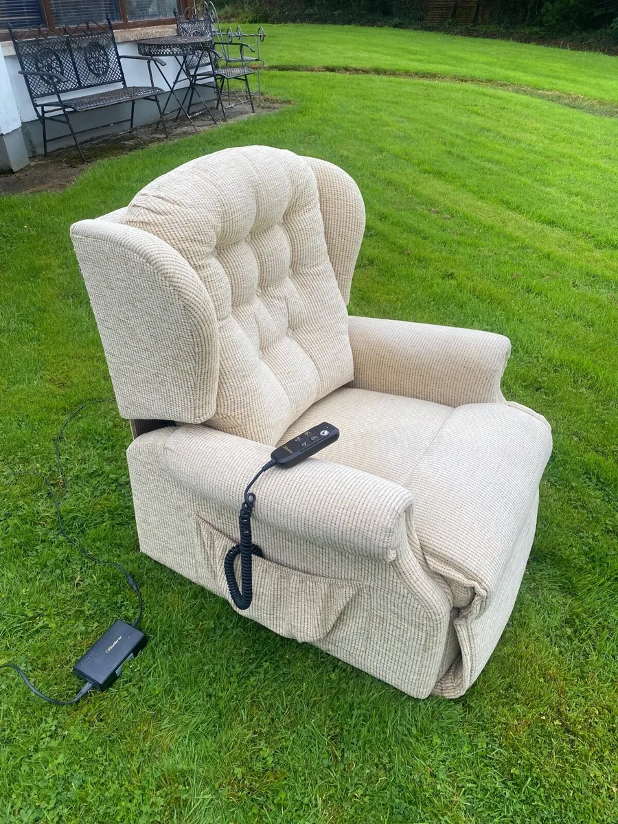 Electric Riser Recliner Mobility Chair 2 Motors - Image 3