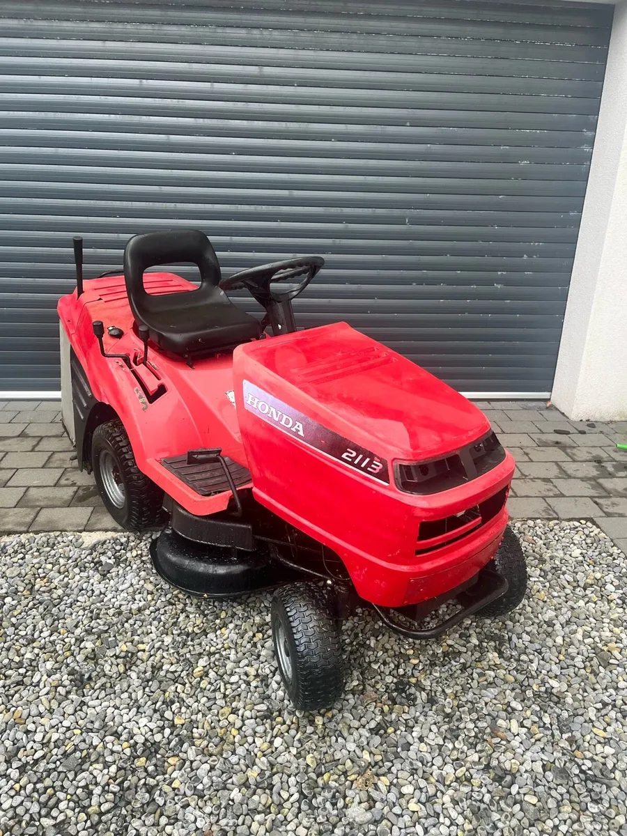 Honda 2113 Ride on Mower - Image 1