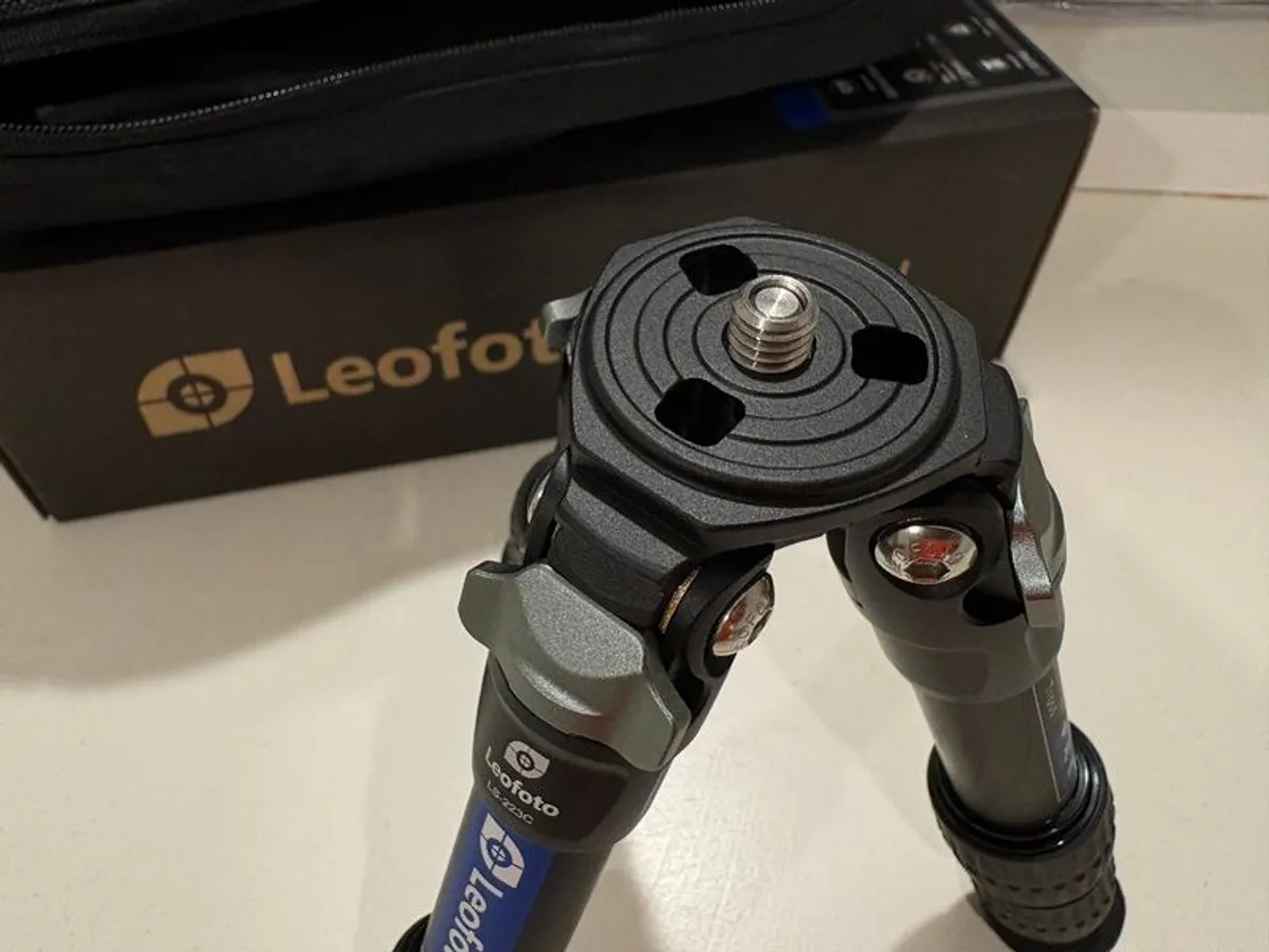 Leofoto LS223C Mini Tripod (new) - Image 1