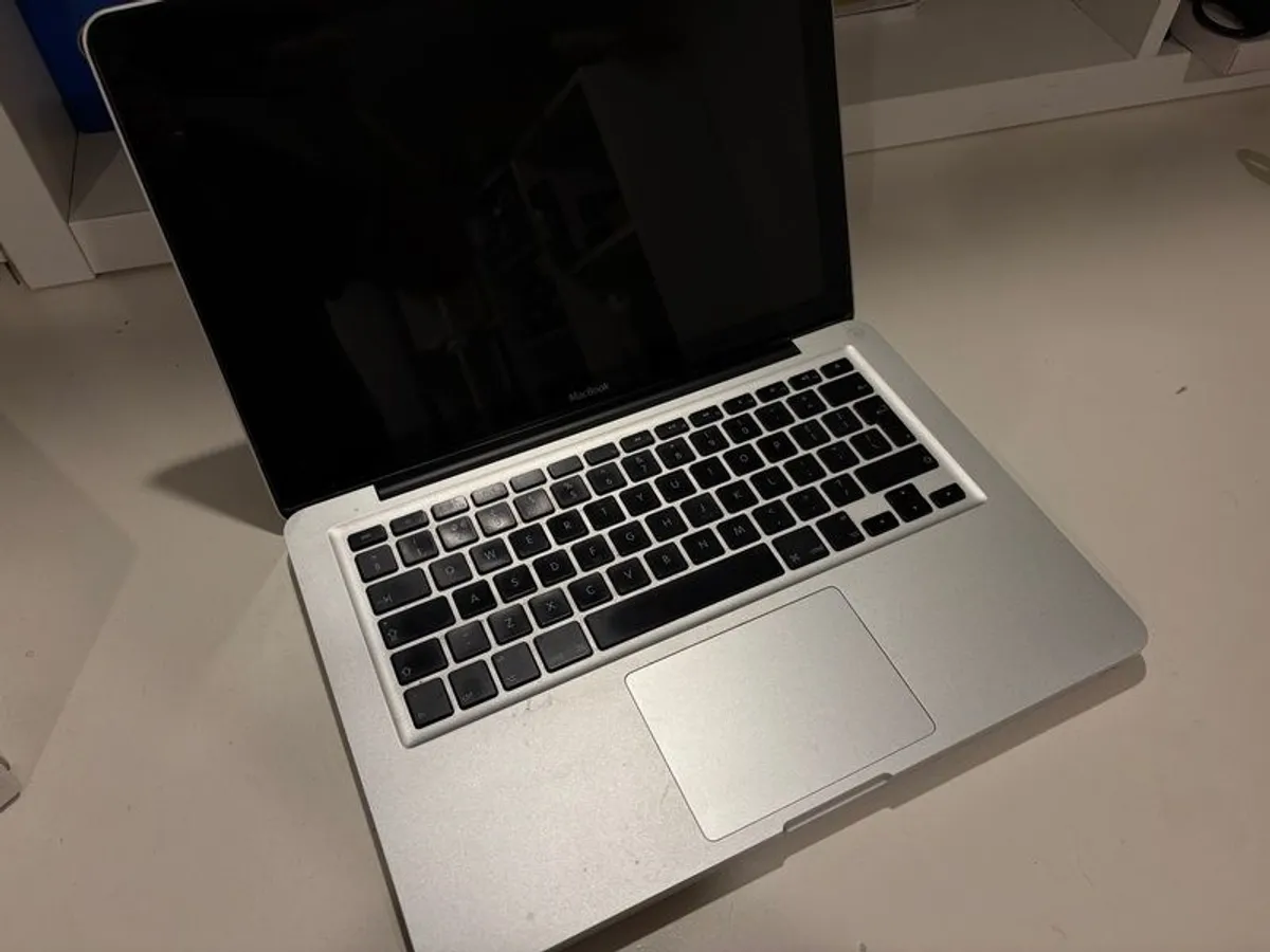 Macbook 13" (not working) Model A1278 - Image 1