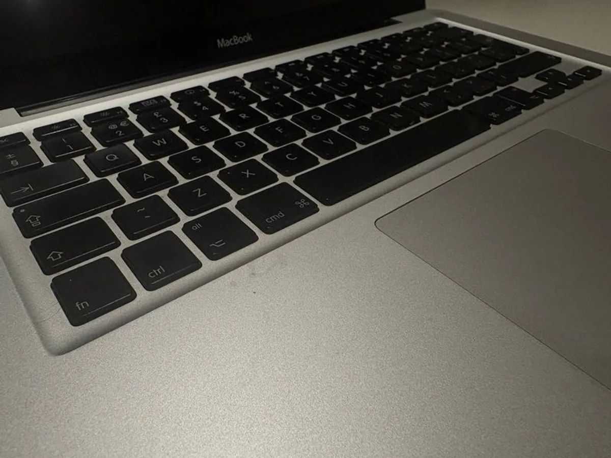 Macbook 13" (not working) Model A1278 - Image 2