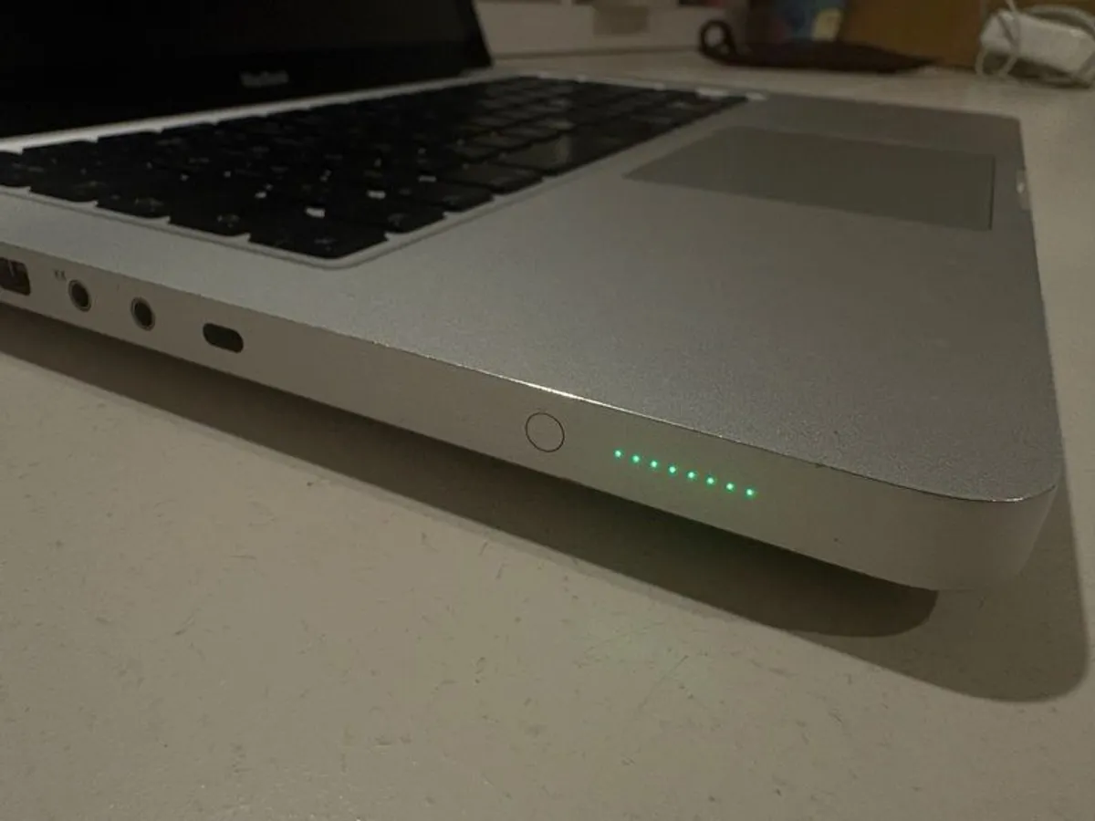 Macbook 13" (not working) Model A1278 - Image 3