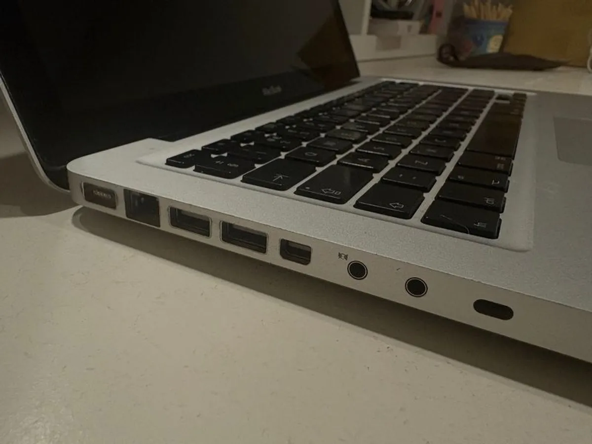 Macbook 13" (not working) Model A1278 - Image 4
