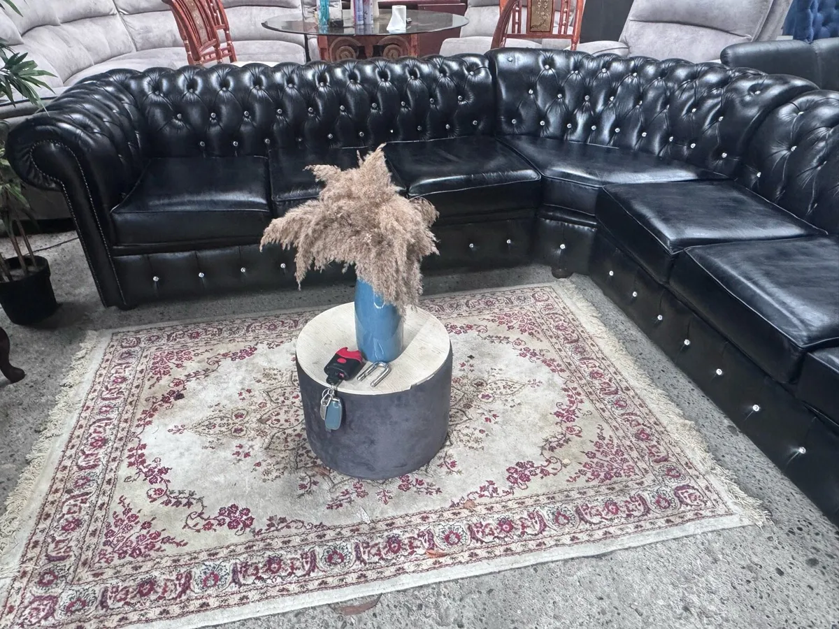Unique Chesterfield corner sofa&Anne queen chair - Image 2