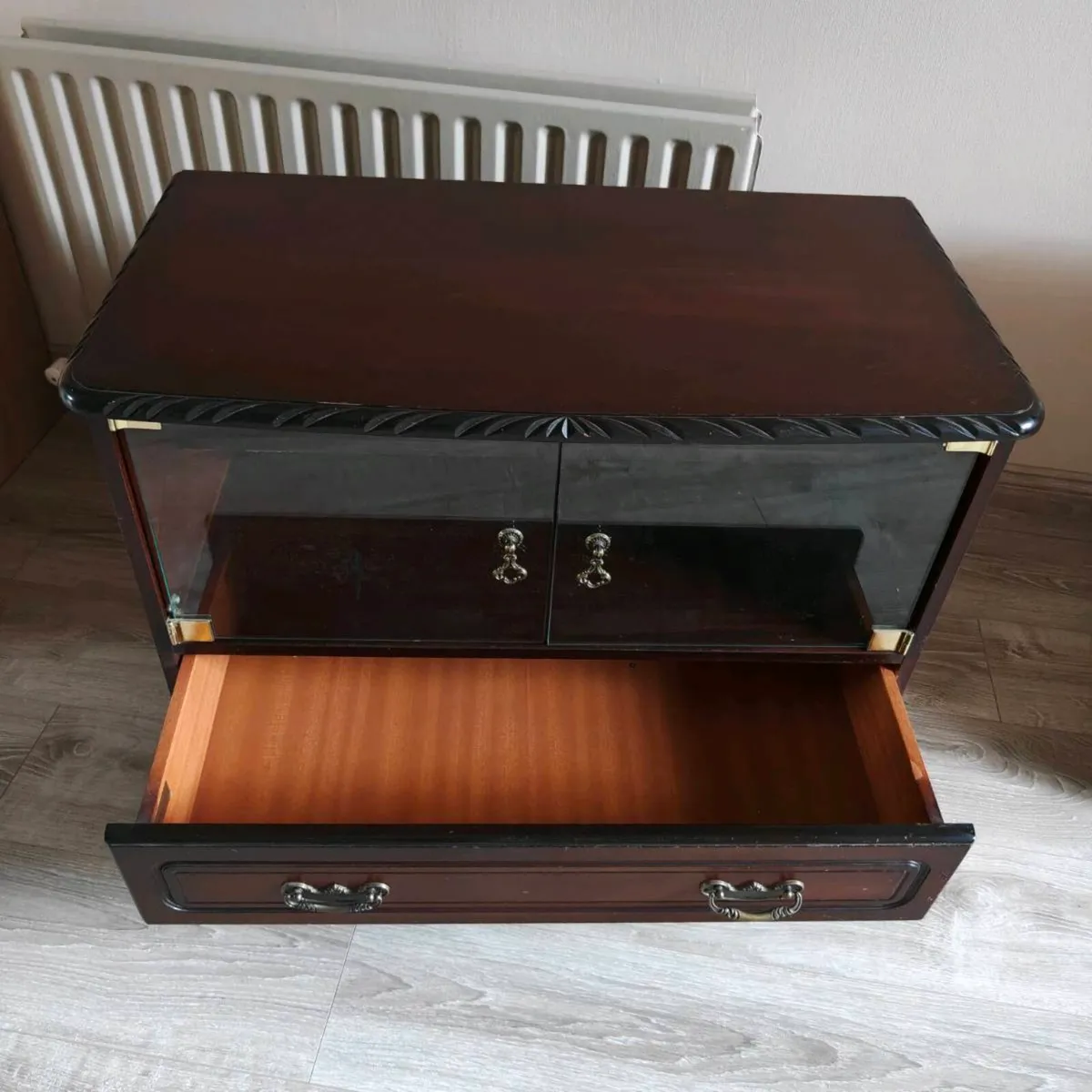 Vintage Mahogany-Style TV Stand / Media Cabinet (O - Image 2