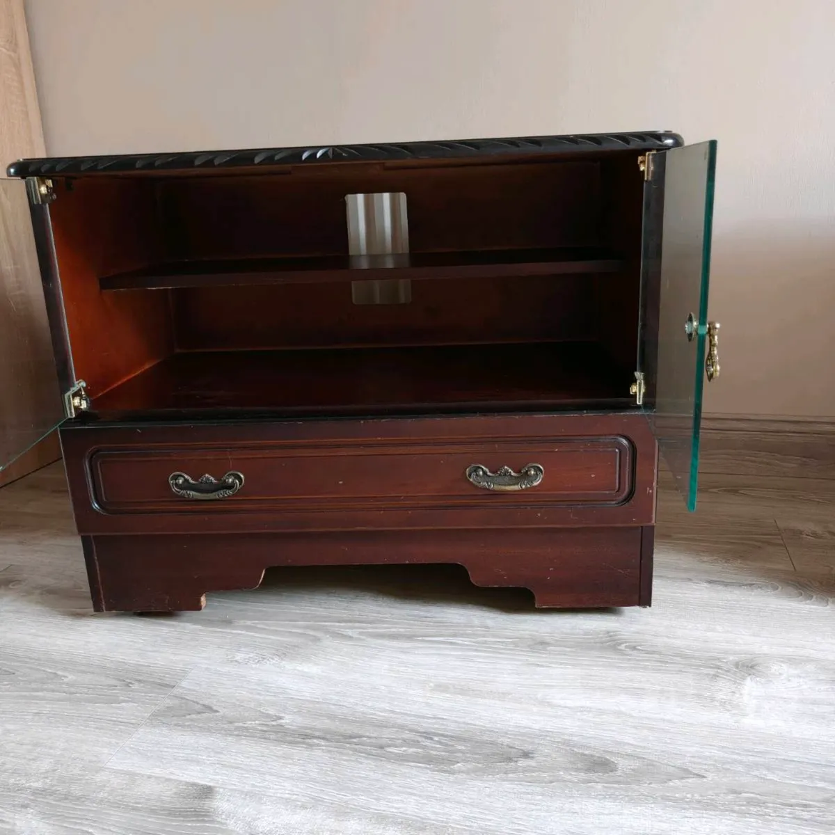 Vintage Mahogany-Style TV Stand / Media Cabinet (O - Image 4