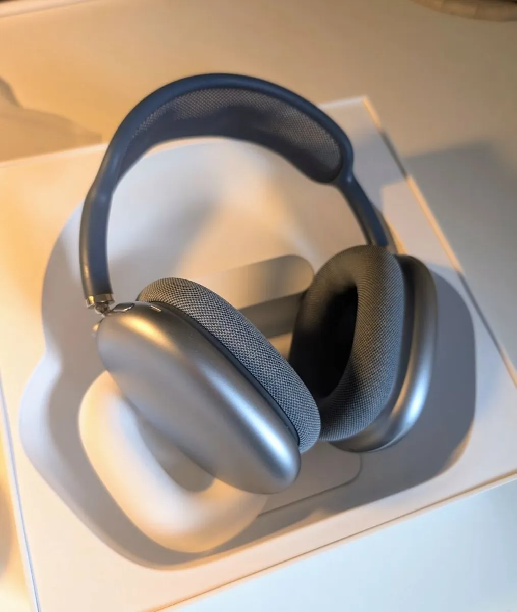 Apple Airpods Max - Midnight Blue - Image 1