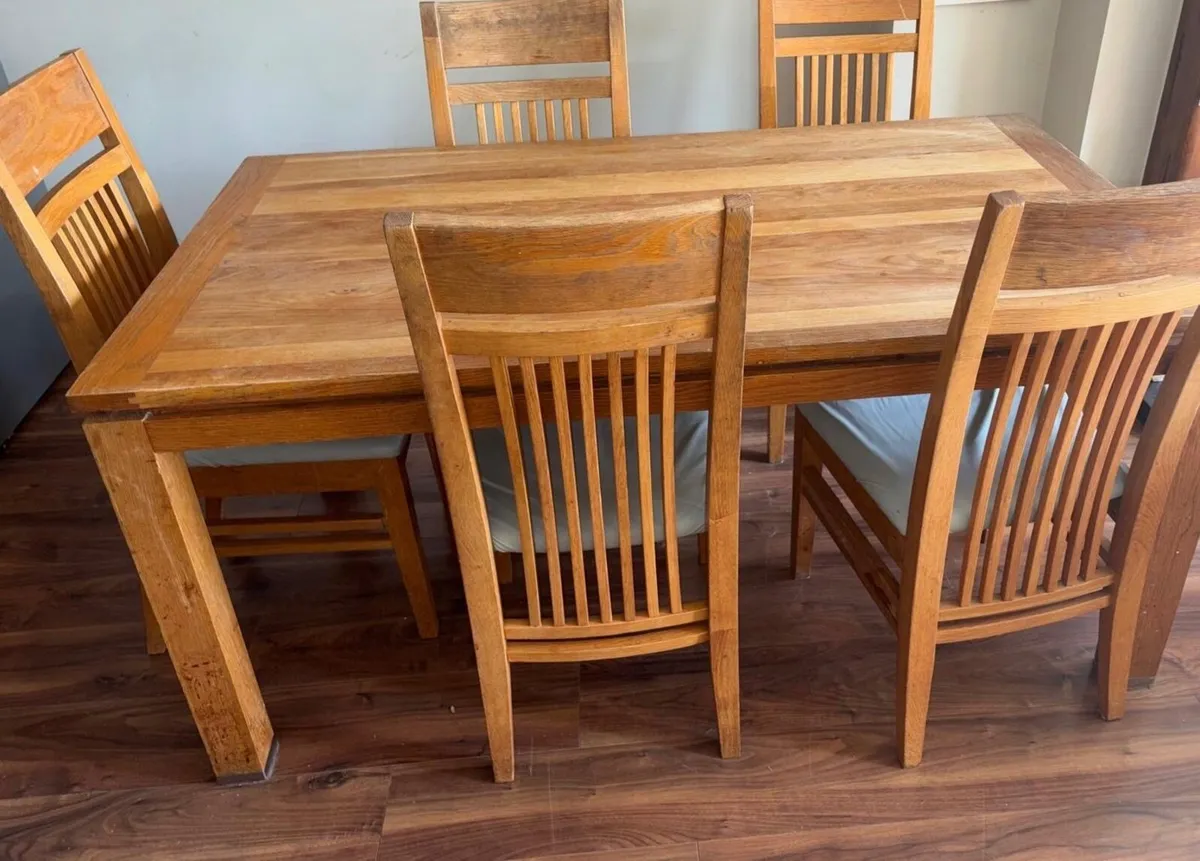 Table & chairs - Image 1