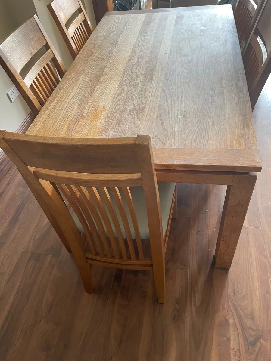 Table & chairs - Image 4