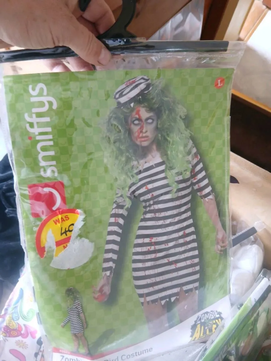 Halloween costumes clearence . - Image 4