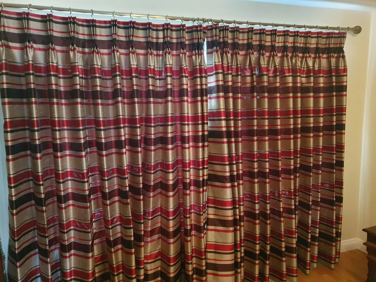 Curtains - Image 2