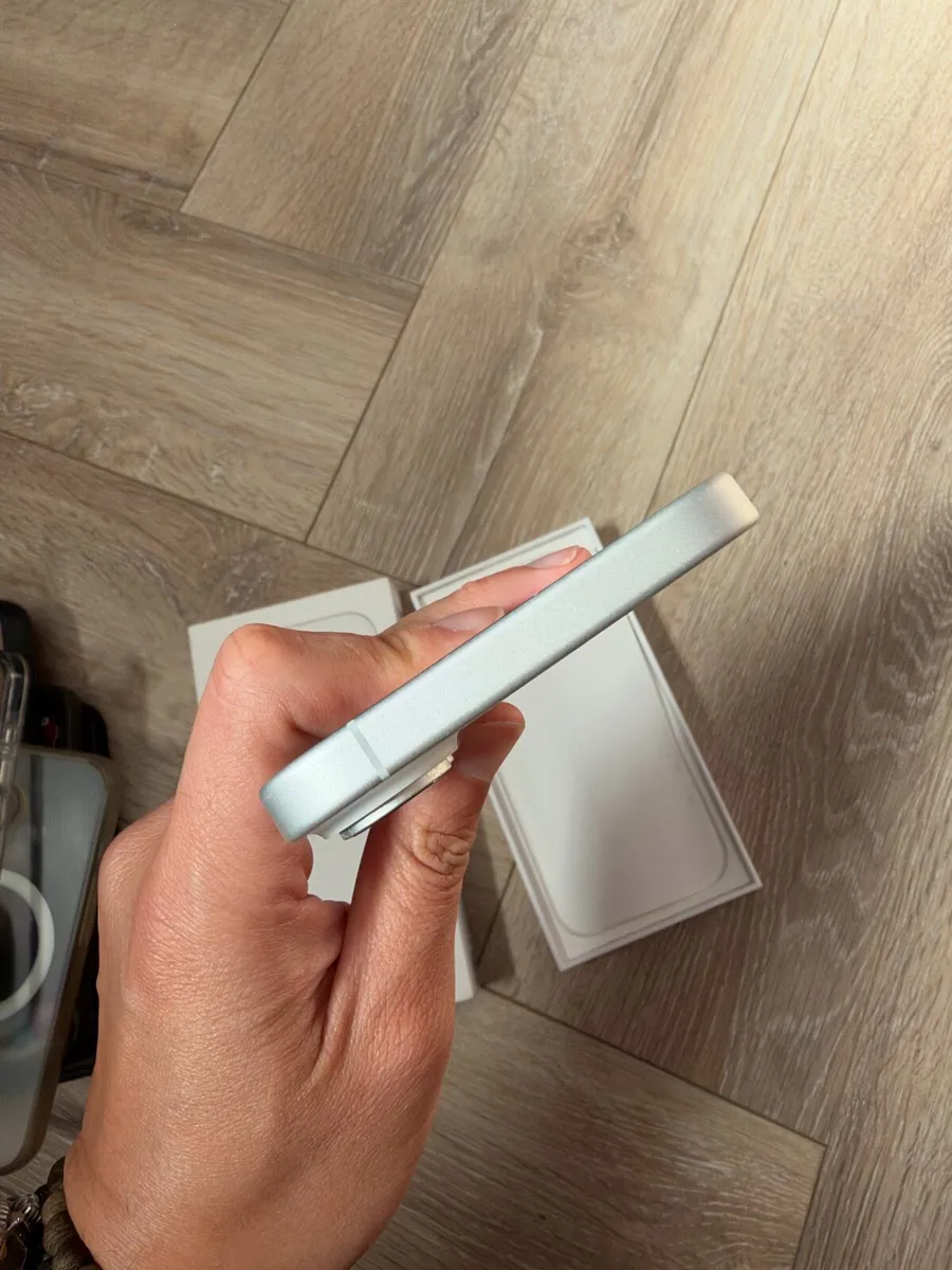 iPhone 16 128GB white - Image 4