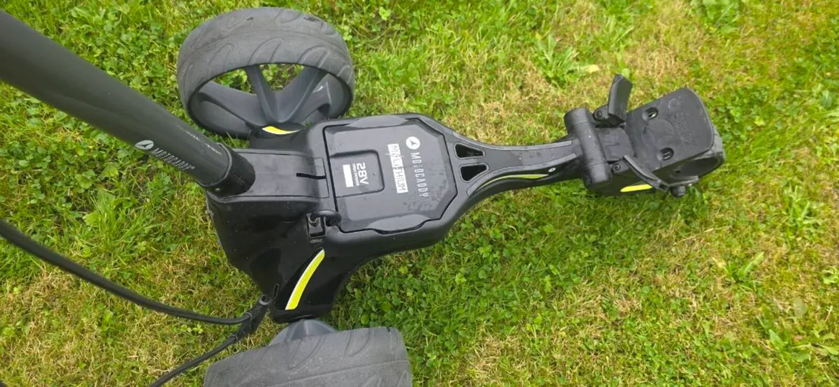Motocaddy M3 GPS TROLLEY - Image 2
